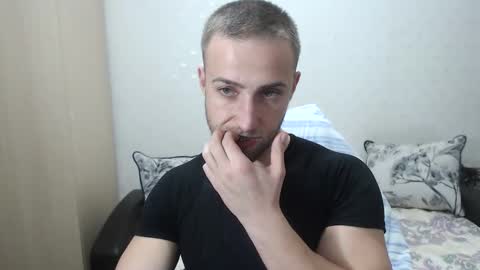 Snapshot of blondeagle chatting on February 19, 9:25 pm Mr Blond online show from February 19, 9:25 pm