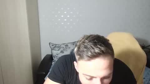 Snapshot of blondeagle chatting on December 11, 8:39 pm Mr Blond online show from December 11, 8:39 pm