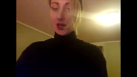 Snapshot of blondebellaaa3 chatting on January 21, 12:57 am Gia online show from January 21, 12:57 am