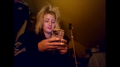 Snapshot of blondebellaaa3 chatting on January 16, 1:03 pm Gia online show from January 16, 1:03 pm