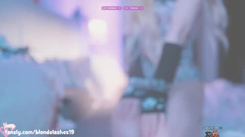 Oral Strawberry online show from October 12, 6:43 pm