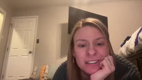 blondepeachxxx online show from November 7, 8:33 pm