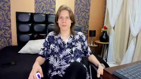 Snapshot of blondie_lover69 chatting on February 2, 7:35 pm Maleeth online show from February 2, 7:35 pm