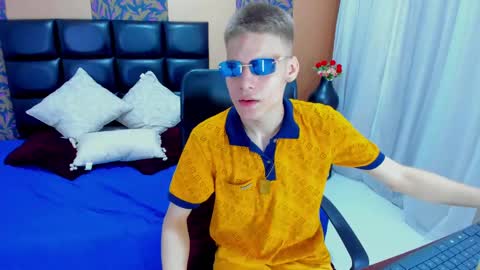 Snapshot of blondie_lover69 chatting on February 8, 7:38 pm Maleeth online show from February 8, 7:38 pm