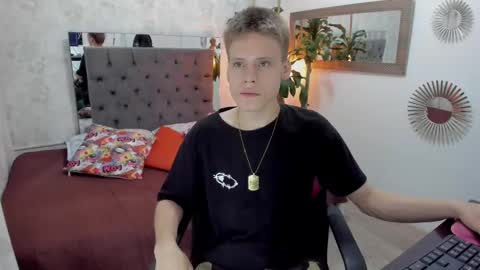 Snapshot of blondie_lover69 chatting on March 4, 7:43 pm Maleeth online show from March 4, 7:43 pm
