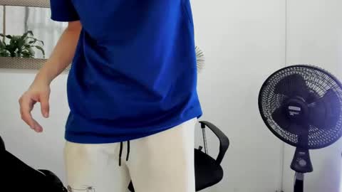 Snapshot of blondie_lover69 chatting on February 1, 2:05 am Maleeth online show from February 1, 2:05 am