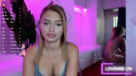 blondie_quinn_ online show from September 10, 5:30 am