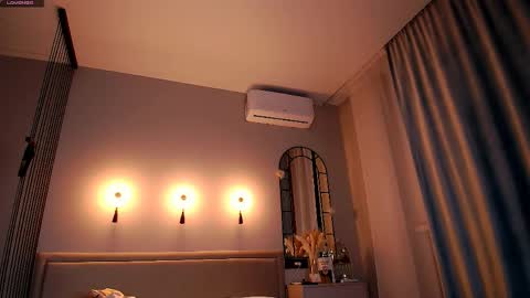 Mia online show from April 5, 11:24 pm