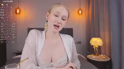 Snapshot of blondiemermaid chatting on February 25, 4:25 pm Mia online show from February 25, 4:25 pm