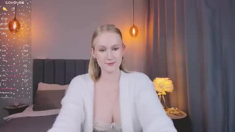 Snapshot of blondiemermaid chatting on February 25, 7:27 pm Mia online show from February 25, 7:27 pm
