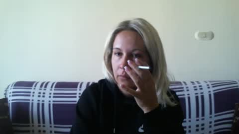 Snapshot of blondiepam23 chatting on January 2, 9:11 am BlondiePam online show from January 2, 9:11 am