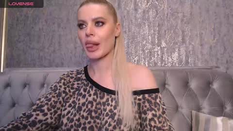 Snapshot of blondiestarxxx chatting on January 19, 12:38 am Helen online show from January 19, 12:38 am