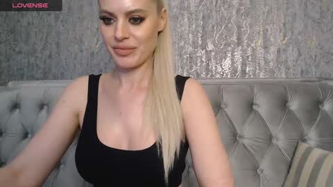 Snapshot of blondiestarxxx chatting on January 29, 11:46 pm Helen online show from January 29, 11:46 pm