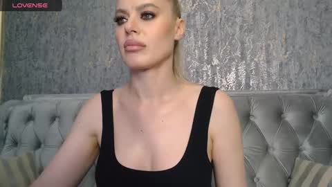 Snapshot of blondiestarxxx chatting on March 10, 9:29 pm Helen online show from March 10, 9:29 pm
