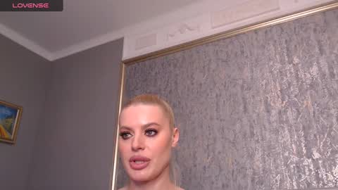 Snapshot of blondiestarxxx chatting on March 11, 12:33 am Helen online show from March 11, 12:33 am