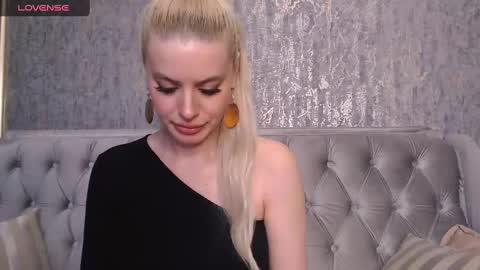 Snapshot of blondiestarxxx chatting on January 17, 1:04 am Helen online show from January 17, 1:04 am