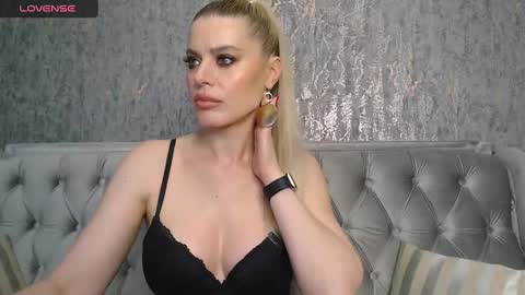 Snapshot of blondiestarxxx chatting on February 8, 2:36 am Helen online show from February 8, 2:36 am