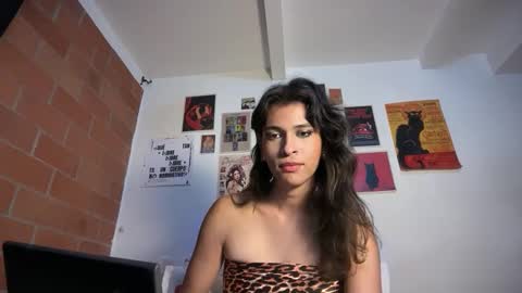 Bella Bloom ts online show from October 20, 7:13 am