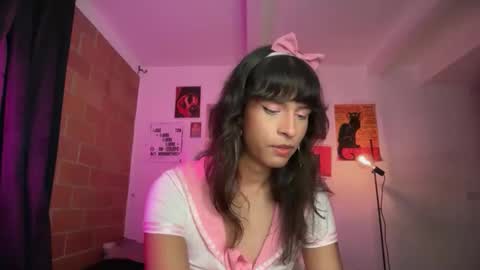 Bella Bloom ts online show from January 17, 4:33 am