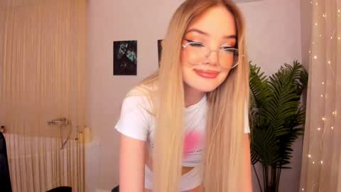 Sophia online show from February 18, 5:09 pm