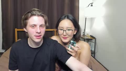 Sasha and Maria online show from February 3, 3:38 pm