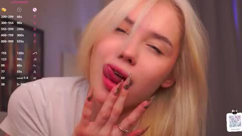 Adeline online show from November 17, 7:22 am