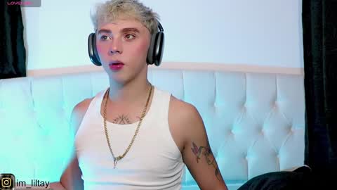 Snapshot of blue_boy_1 chatting on December 26, 2:55 am TAY online show from December 26, 2:55 am