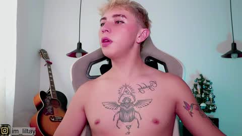 Snapshot of blue_boy_1 chatting on December 3, 4:00 pm TAY online show from December 3, 4:00 pm