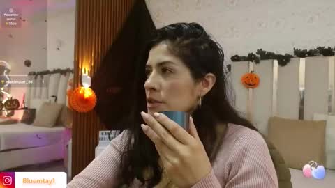 blue_tay1 online show from October 31, 12:49 pm