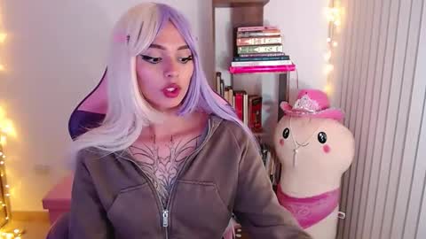 Im Abril .. Nice to meet you  thumb up me please its important  INDEPENDENT MODEL online show from October 1, 2:43 am