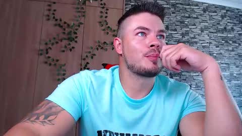 blueeyeboy0 online show from January 14, 9:17 am