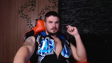 blueeyeboy0 online show from May 6, 9:15 am
