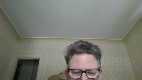 Snapshot of bluemoose70 chatting on December 6, 4:22 pm bluemoose70 online show from December 6, 4:22 pm
