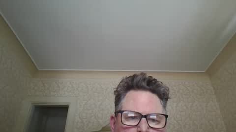 Snapshot of bluemoose70 chatting on December 4, 5:16 pm bluemoose70 online show from December 4, 5:16 pm