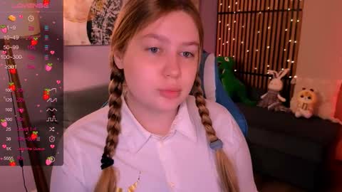 Snapshot of blush_ellie chatting on September 19, 8:12 pm Ellie3 online show from September 19, 8:12 pm