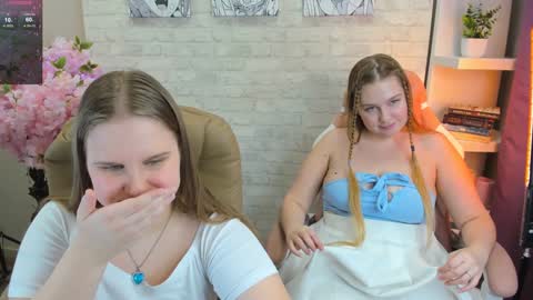 Snapshot of blush_ellie chatting on January 17, 4:47 pm Ellie3 online show from January 17, 4:47 pm