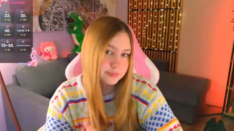 Snapshot of blush_ellie chatting on March 5, 12:00 pm Ellie3 online show from March 5, 12:00 pm