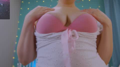 Snapshot of blush_ellie chatting on January 21, 2:15 pm Ellie3 online show from January 21, 2:15 pm