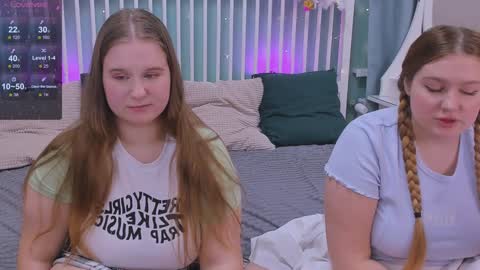 Snapshot of blush_ellie chatting on February 3, 6:39 pm Ellie3 online show from February 3, 6:39 pm