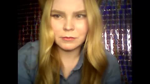 Snapshot of blushing_star chatting on February 10, 4:36 pm blushing_star online show from February 10, 4:36 pm