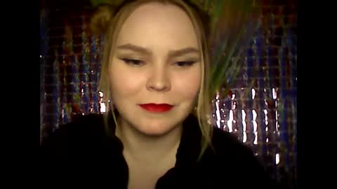 Snapshot of blushing_star chatting on February 13, 4:39 pm blushing_star online show from February 13, 4:39 pm