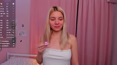 Chloe online show from September 12, 4:09 pm