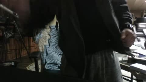 beezy online show from January 8, 4:23 am