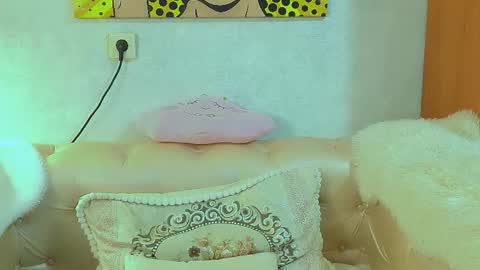 Mia online show from March 27, 1:55 am