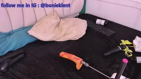 Snapshot of bonieklent chatting on March 11, 9:13 am bonieklent online show from March 11, 9:13 am