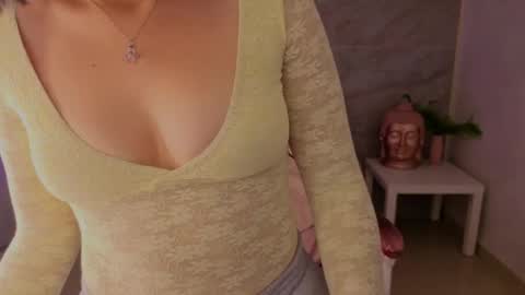 Bonnie  online show from April 18, 7:07 pm