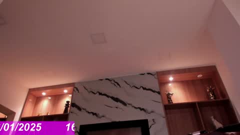 Snapshot of bonnie_luxury chatting on January 17, 8:34 am Bonnie Luxury online show from January 17, 8:34 am