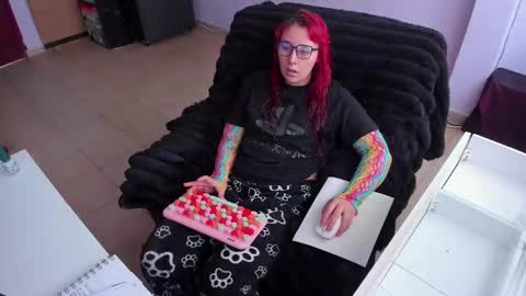 Bonnie Help me reach 500 likes online show from October 7, 6:37 pm