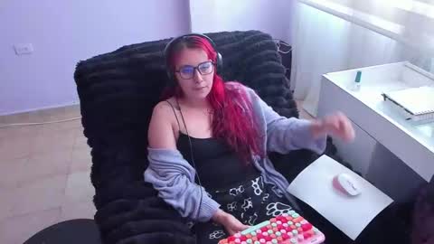 Bonnie Help me reach 500 likes online show from October 8, 6:47 pm