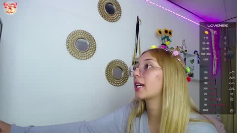 Soffy Brooks Independent model online show from December 23, 10:10 am